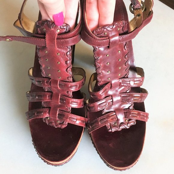 New! Anthropologie Frye Grace T strap leather platform sandal, burgundy / maroon - Picture 4 of 13